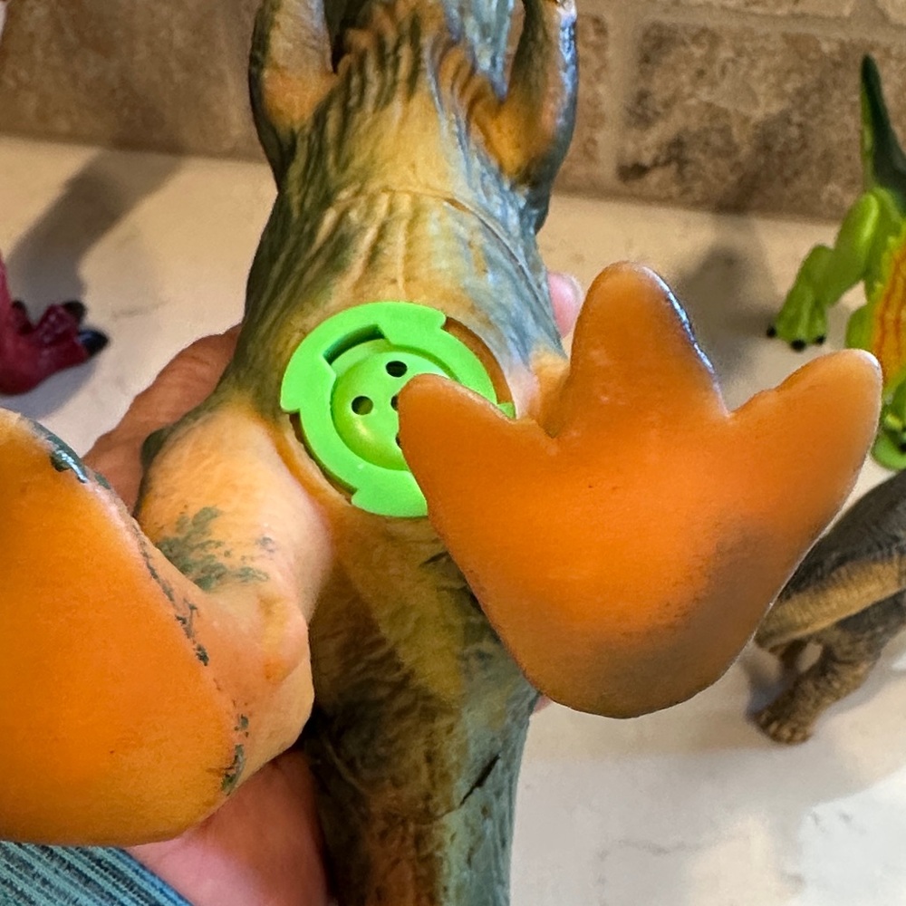 Dinosaurs Playset 5 pcs - Red, Green, Black - Picture 10 of 13